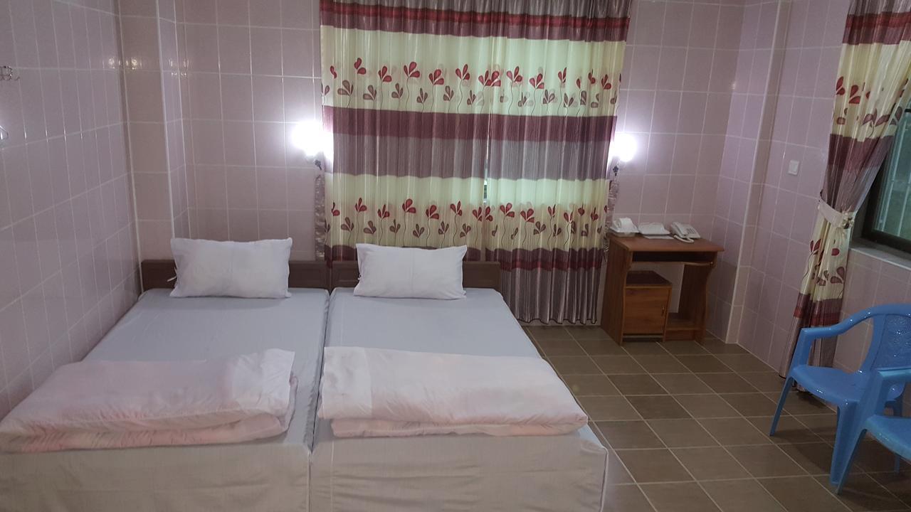 Red Dragon Hotel Hsipaw Exteriér fotografie