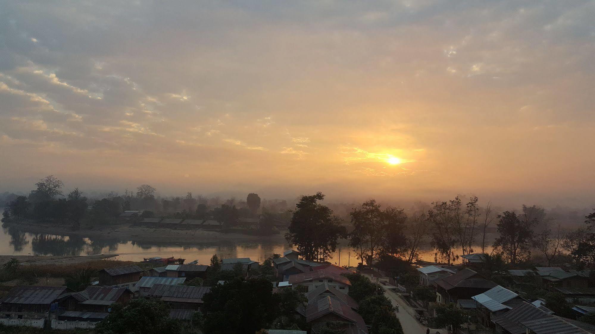 Red Dragon Hotel Hsipaw Exteriér fotografie