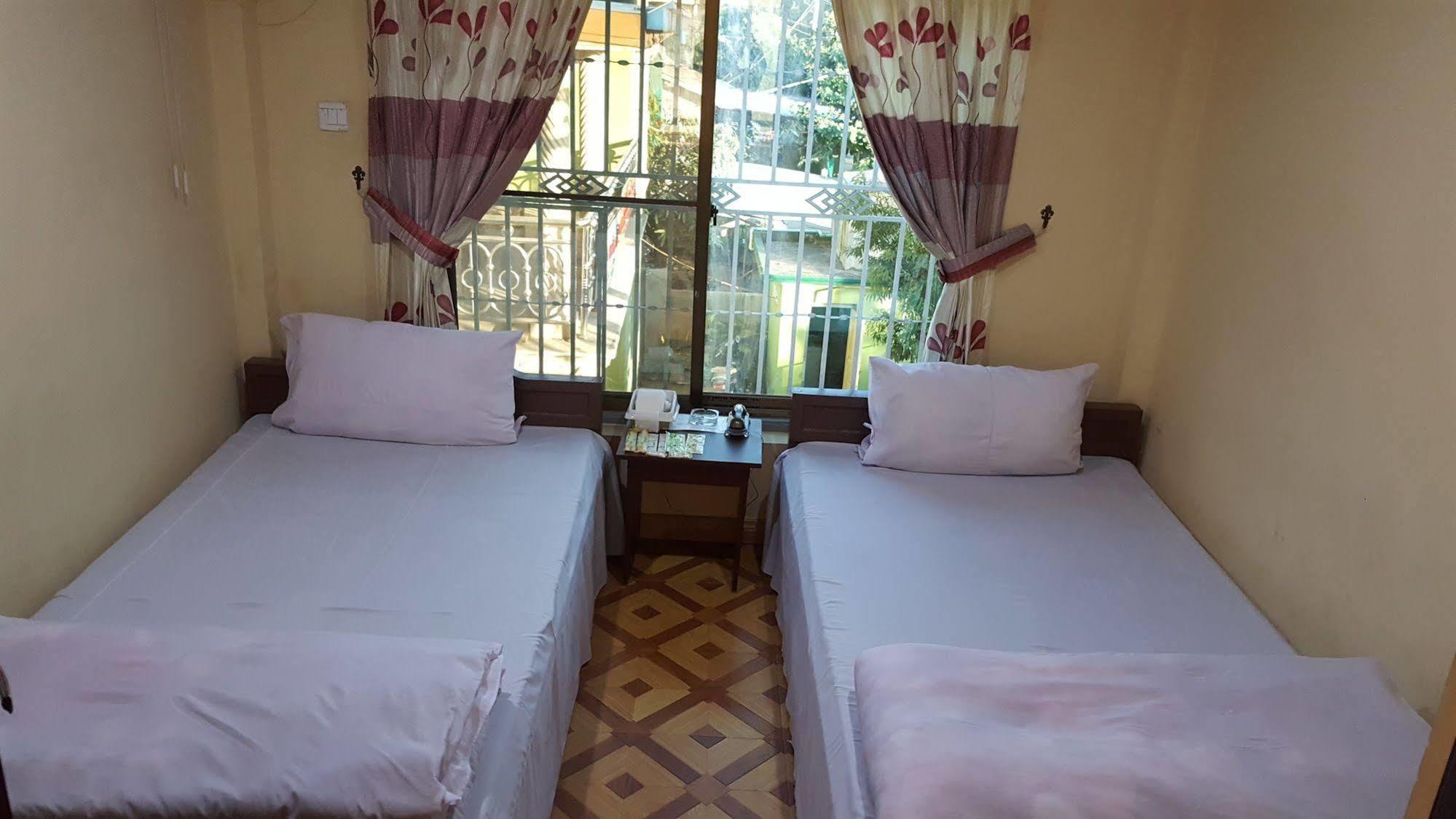 Red Dragon Hotel Hsipaw Exteriér fotografie
