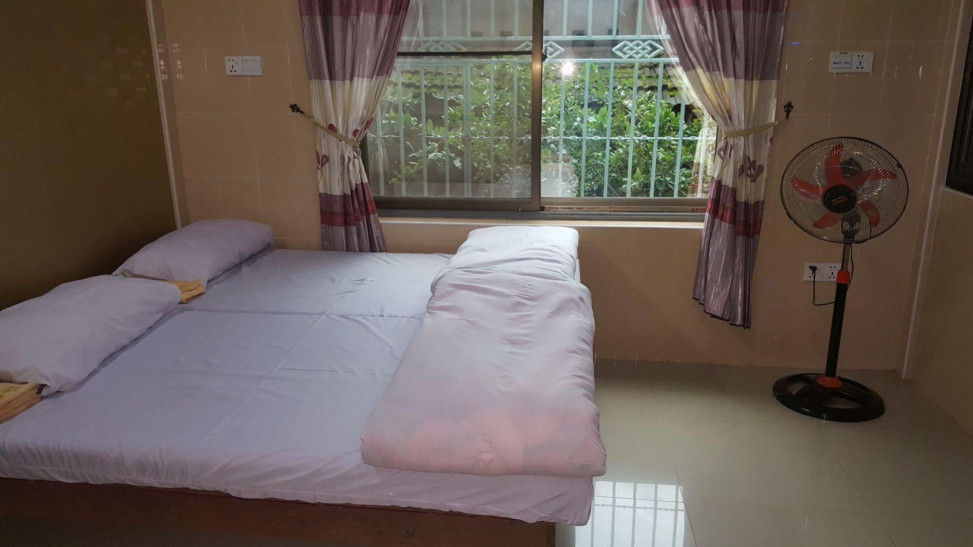 Red Dragon Hotel Hsipaw Exteriér fotografie